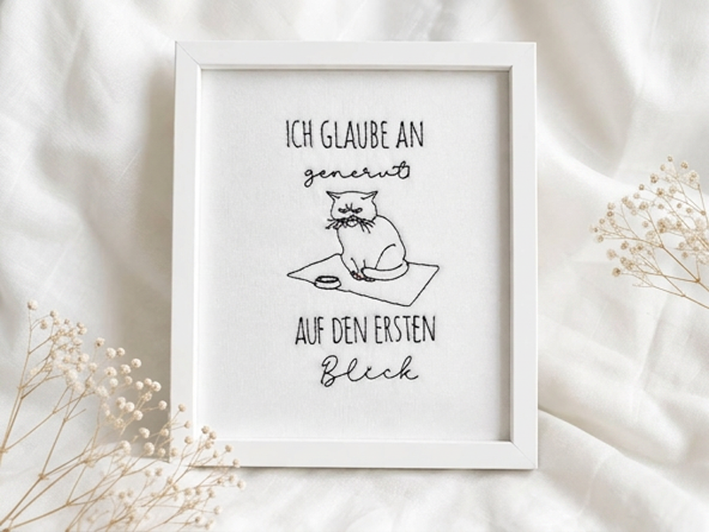 Preview: Ich glaube an genervt auf den ersten Blick Spruch - redwork Stickdatei